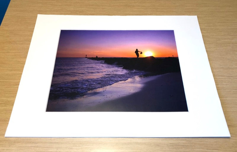 USA, New Jersey, Cape May. Purple-colored sunrise on ocean